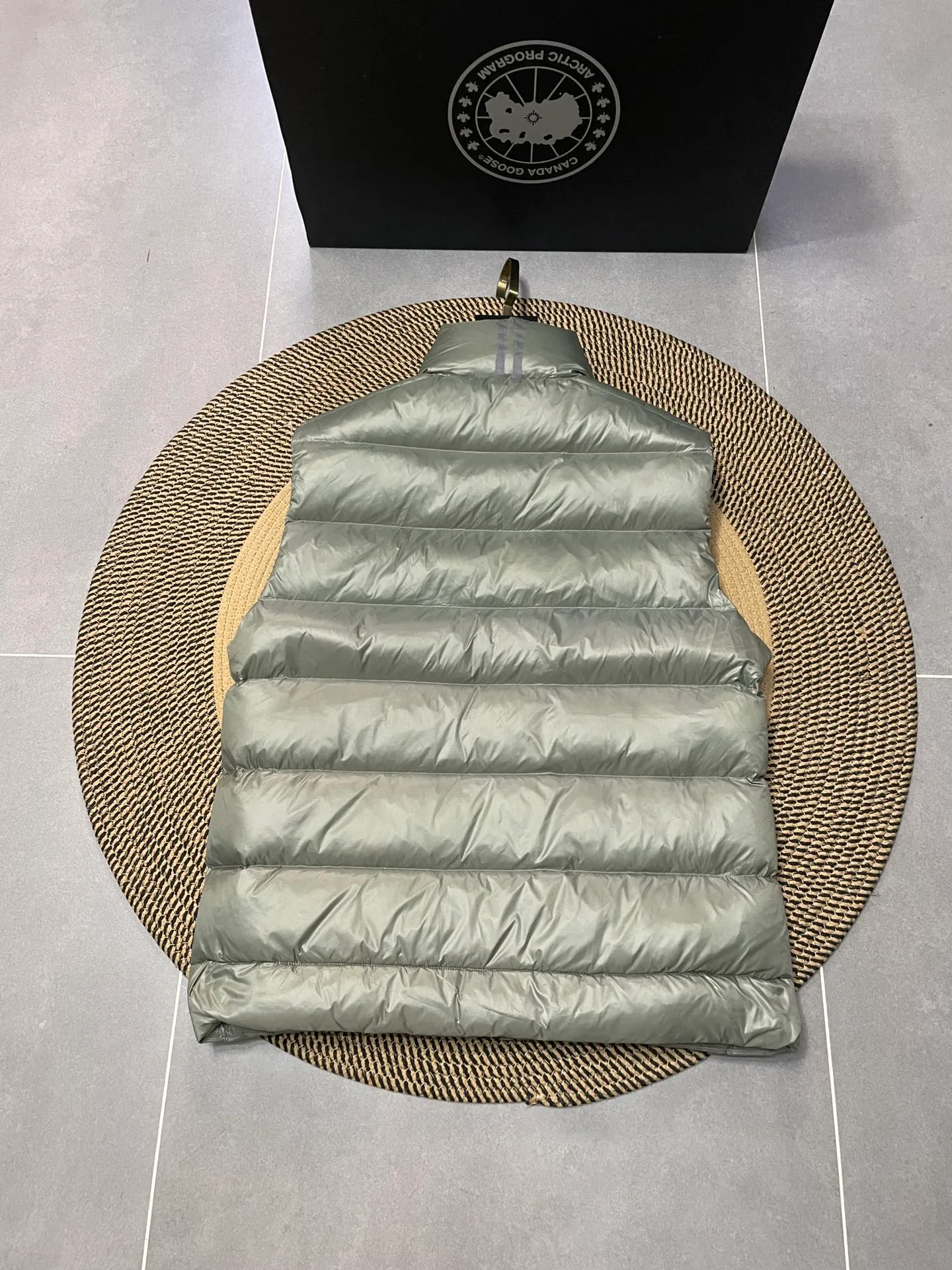 P560 Canadian brand CanadaGoose men's and women's CROFTON lightweight down vest 2229M DWR water-repellent treatment WindWall windproof fabric 700 fleece filling original mold opening details one to one production The upper body effect is stunning Exclusively available on the Xiaohongshu purchasing platform The highest version on the market Size: XS S M L XL XXL